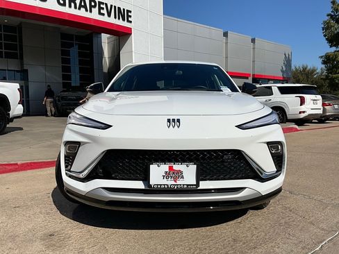 Used 2025 Buick Envista Sport Touring image 4