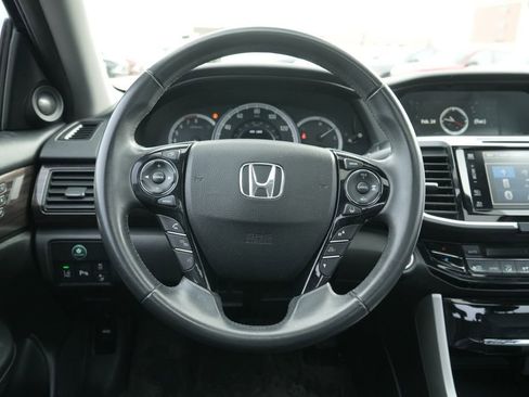 Used 2016 Honda Accord Touring image 16