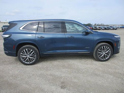 New 2026 Buick Enclave Avenir image 3