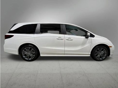 New 2026 Honda Odyssey Touring image 8