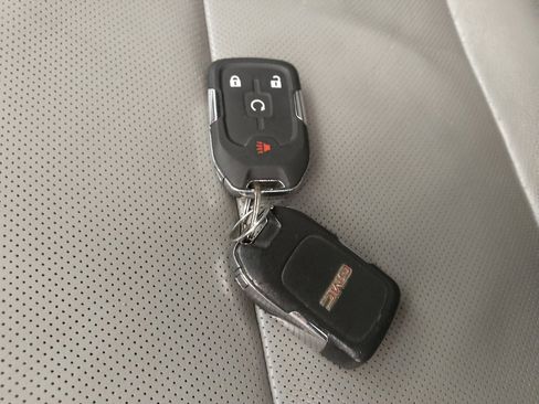 Used 2019 GMC Terrain SLT w/ LPO, 'HIT The Road' Package FWD image 32