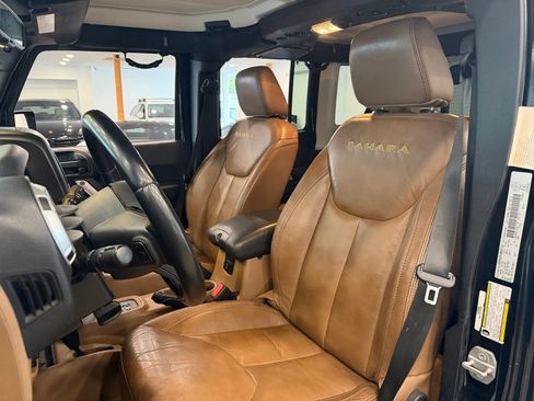 Used 2015 Jeep Wrangler Unlimited Sahara w/ Connectivity Group AWD/4WD image 14
