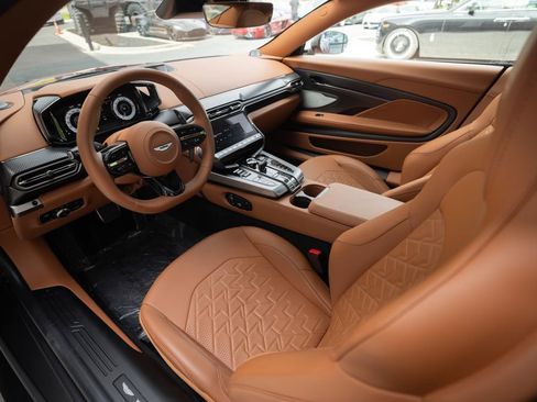 Used 2025 Aston Martin Vanquish image 27