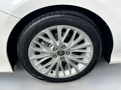 Used 2020 Toyota Camry XLE image 30