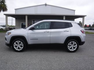 Used 2024 Jeep Compass Latitude image 1