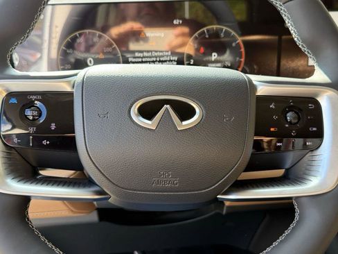 New 2026 INFINITI QX80 Luxe image 8