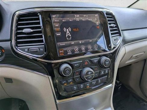 Used 2019 Jeep Grand Cherokee Limited w/ Luxury Group II image 15