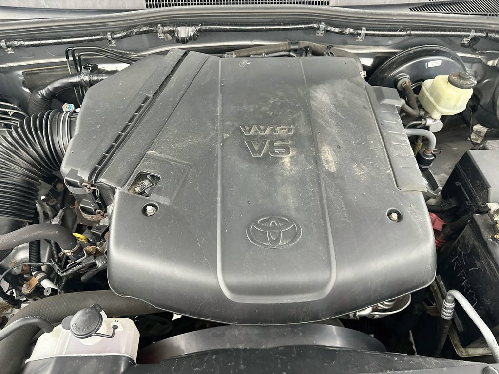 Used 2015 Toyota Tacoma 4x4 Access Cab V6 w/ TRD Sport Package image 32