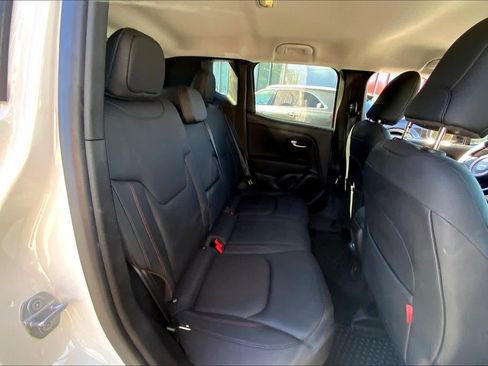 Used 2022 Jeep Renegade Trailhawk image 20