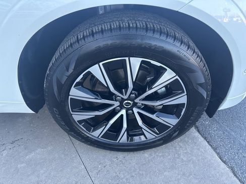 Used 2025 Volvo XC60 B5 Plus image 14