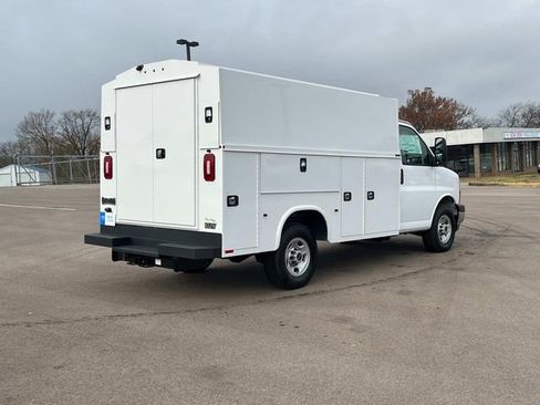 New 2025 GMC Savana 3500 w/ Power Convenience Package RWD image 4
