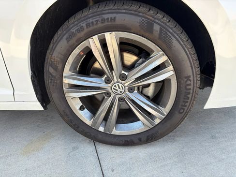Used 2023 Volkswagen Jetta SE w/ Panoramic Sunroof Package FWD image 6