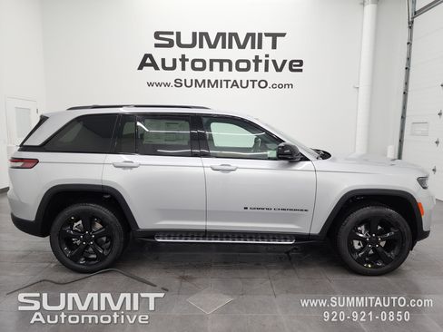 New 2025 Jeep Grand Cherokee Limited w/ Black Appearance Package image 1