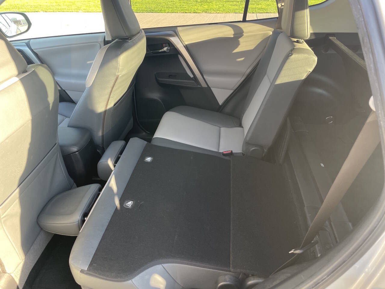 Used 2013 Toyota RAV4 Limited AWD/4WD image 25
