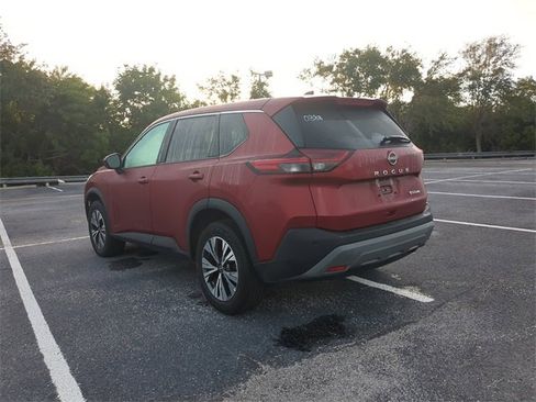 Used 2023 Nissan Rogue SV image 3