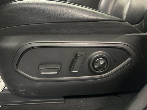 Used 2023 Jeep Grand Cherokee L Limited AWD/4WD image 26