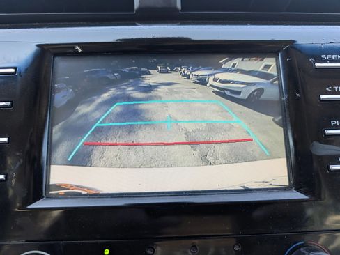 Used 2018 Toyota Camry LE FWD image 28