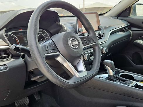 Used 2024 Nissan Altima 2.5 SV FWD image 10