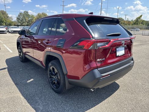 Used 2023 Toyota RAV4 LE FWD image 3
