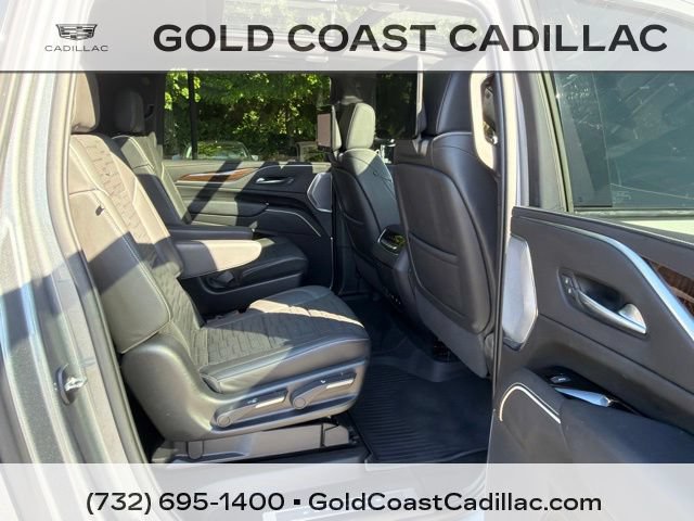 Used 2022 Cadillac Escalade ESV Sport Platinum AWD/4WD image 9