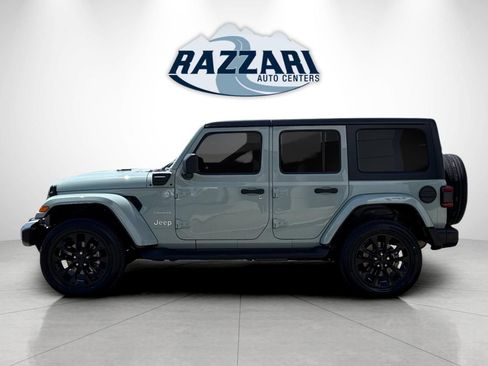 Used 2023 Jeep Wrangler Unlimited Sahara w/ Dual Top Group AWD/4WD image 6