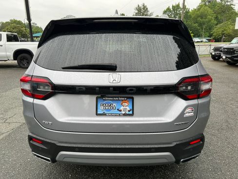 Used 2025 Honda Pilot Touring image 5