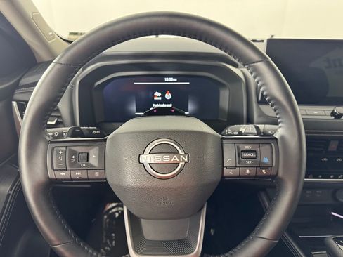 Used 2025 Nissan Rogue Platinum w/ Tech Package image 32