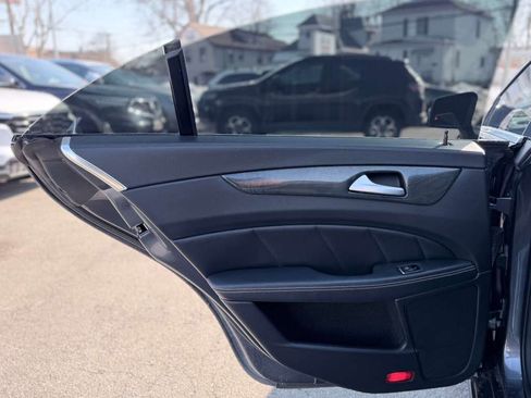 Used 2014 Mercedes-Benz CLS 550 4MATIC image 24