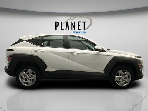 Certified 2025 Hyundai Kona SE image 8