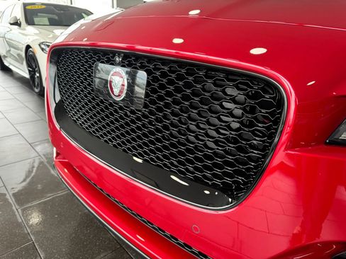 Used 2020 Jaguar F-PACE Prestige image 9