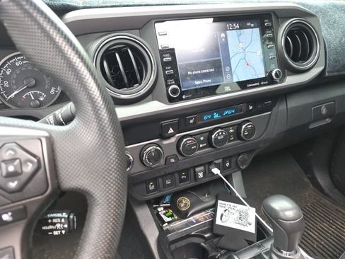 Used 2022 Toyota Tacoma TRD Off-Road w/ TRD Premium Off Road Package AWD/4WD image 10