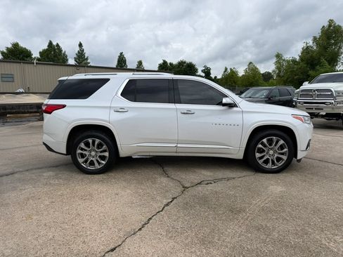 Used 2019 Chevrolet Traverse Premier w/ Driver Confidence II Package FWD image 6