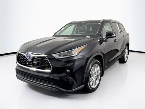 Used 2024 Toyota Highlander Limited AWD/4WD image 2