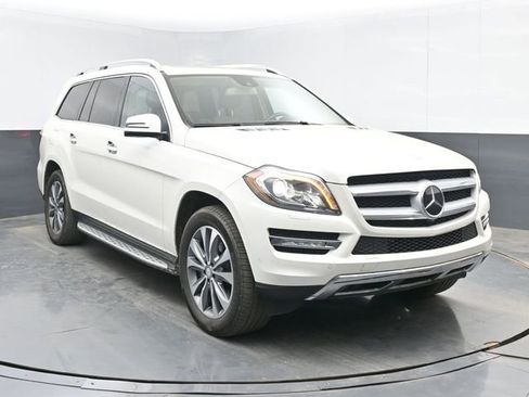 Used 2015 Mercedes-Benz GL 450 4MATIC image 2