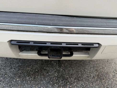 Used 2015 Chevrolet Suburban LTZ RWD image 15