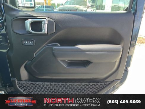 Used 2025 Jeep Gladiator Sport image 27