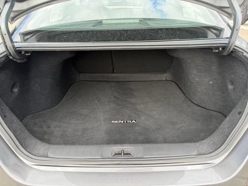 Used 2022 Nissan Sentra SR w/ SR Premium Package image 13