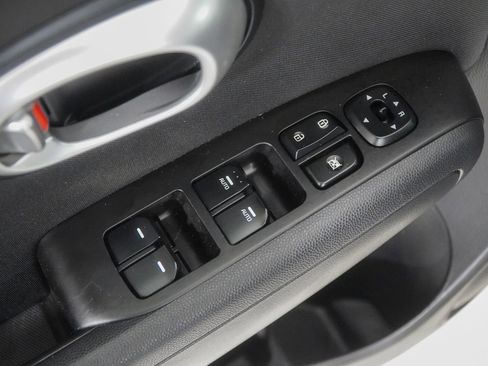Used 2014 Kia Soul FWD image 19