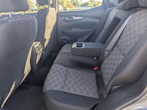 Used 2018 Nissan Rogue Sport SV image 18