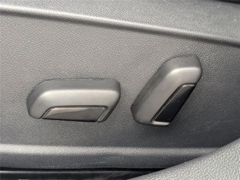 Used 2024 Volkswagen Jetta SE image 19