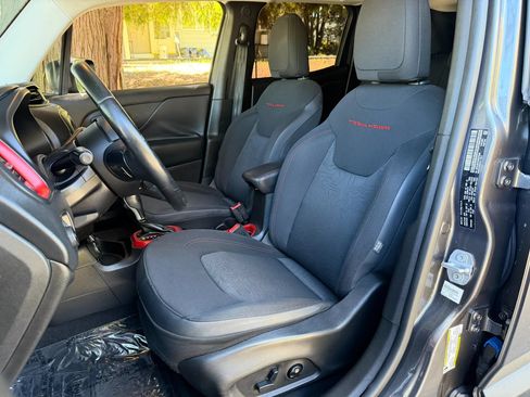 Used 2016 Jeep Renegade Trailhawk AWD/4WD image 24