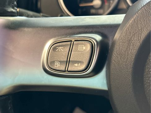 Used 2004 Chevrolet SSR w/ Preferred Equipment Group image 28