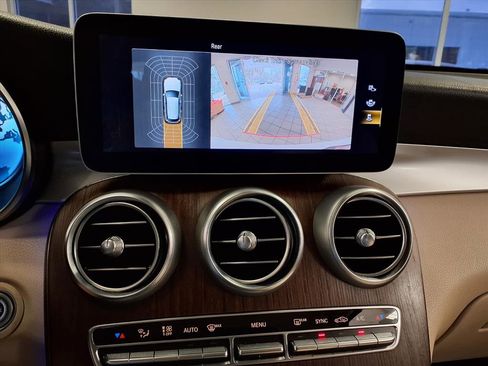 Used 2022 Mercedes-Benz GLC 300 4MATIC image 25