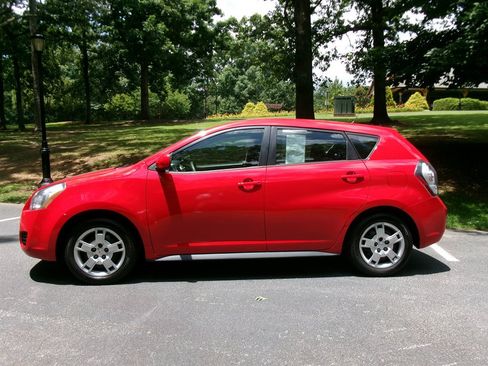Used 2009 Pontiac Vibe w/ Preferred Package FWD image 8