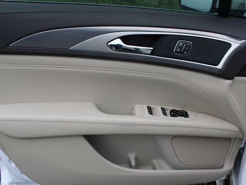 Used 2020 Lincoln MKZ image 28