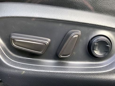 Used 2018 Toyota Camry SE w/ Convenience Package FWD image 34