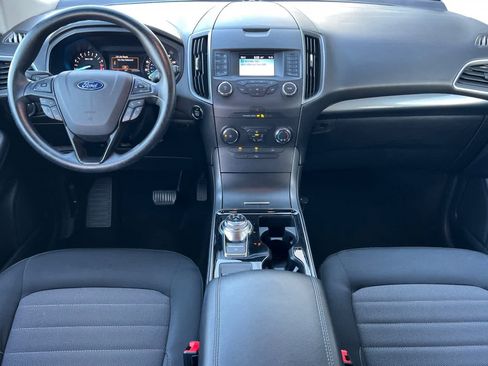 Used 2019 Ford Edge SE image 3