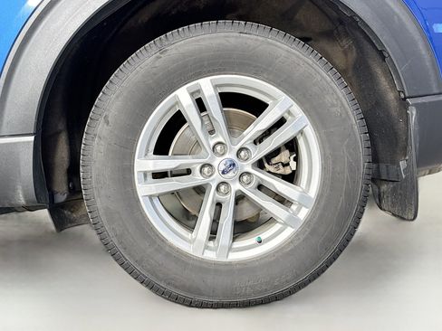 Used 2022 Ford Explorer XLT w/ Equipment Group 202A AWD/4WD image 34