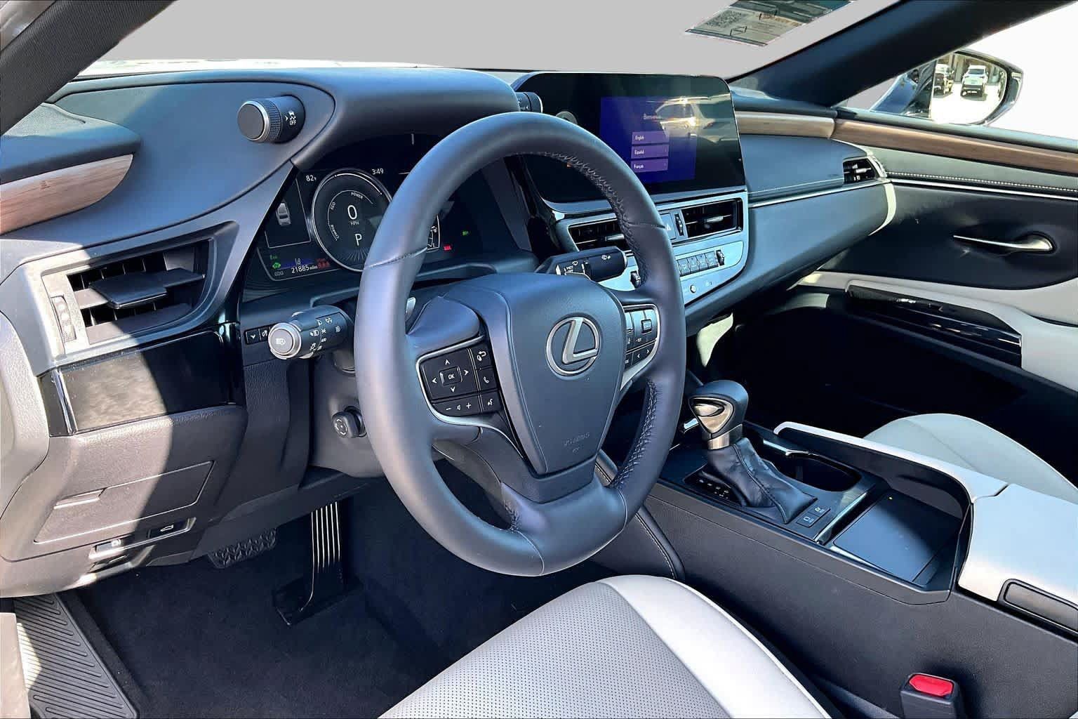 Certified 2023 Lexus ES 300h w/ Premium Package FWD image 16