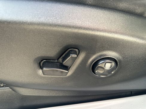 Used 2023 Chrysler Voyager LX image 20